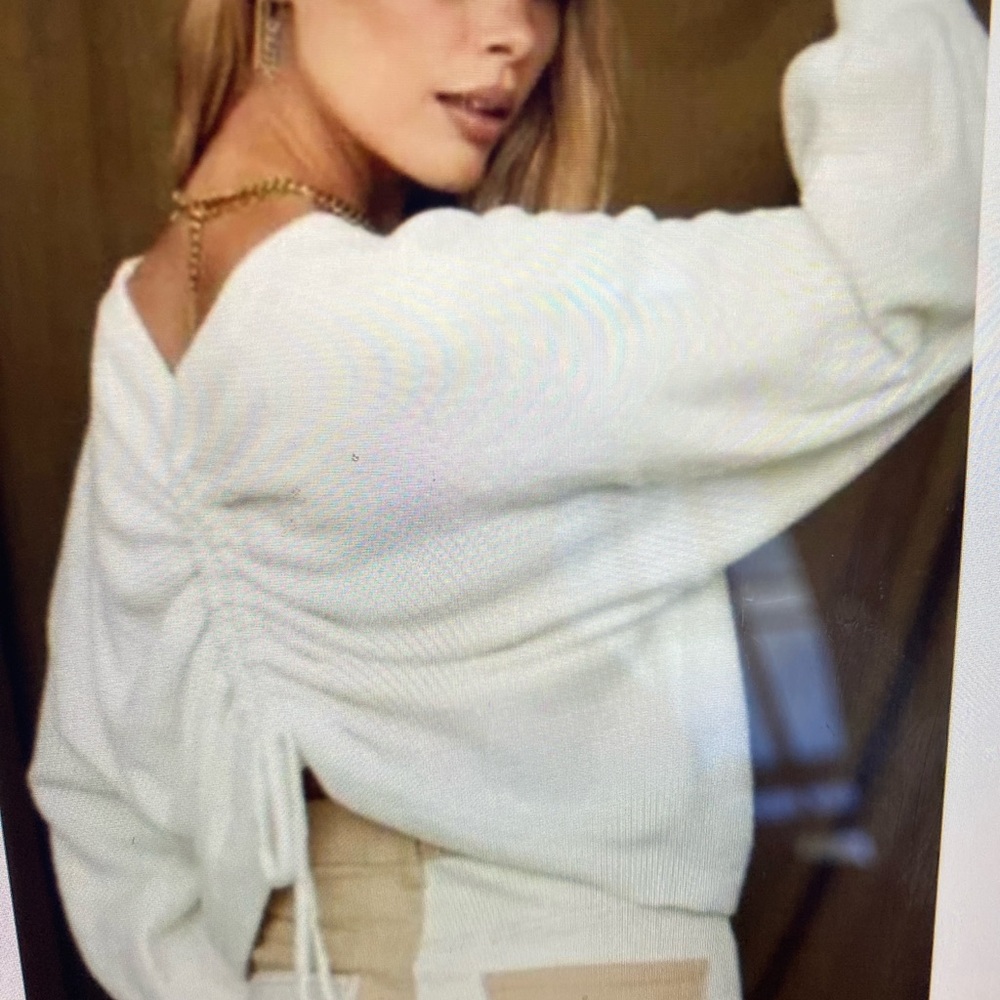 Le Lis Cream Sweater With Puff Sleeves and Cinched Back. Size  Medium